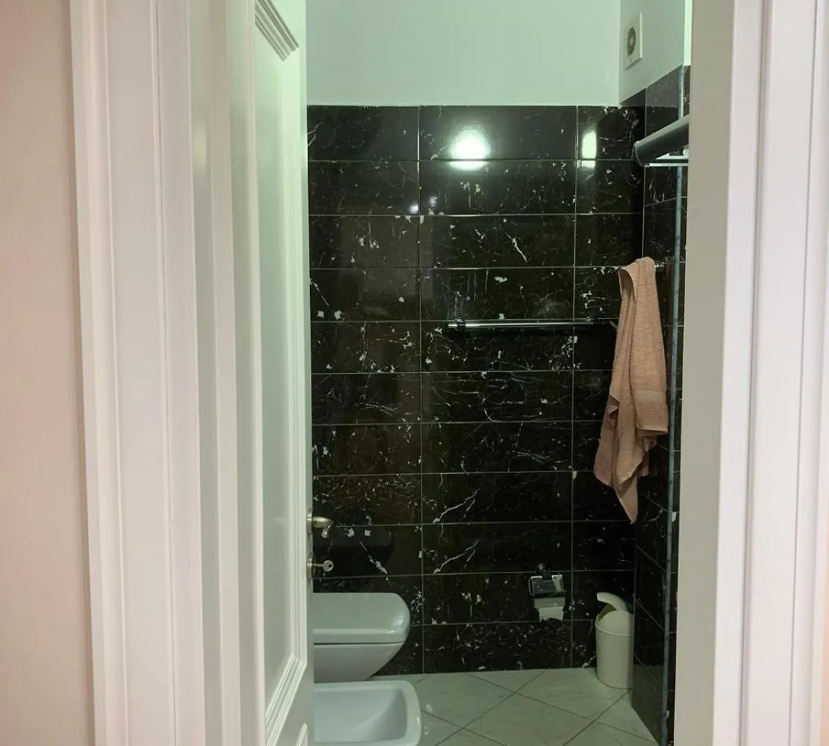 Luxury Apartments فلورا ألبانيا